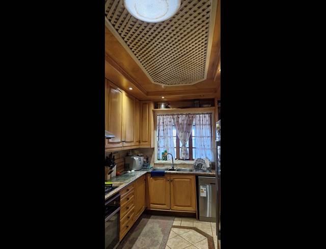 6 BEDROOM HOUSE FOR SALE IN SELWYN